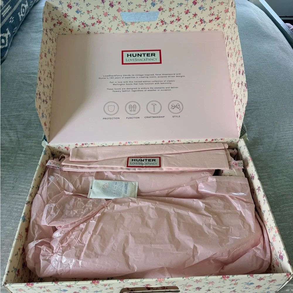 Hunter Pink and Cream Floral Gift Box Set - Picture 3 of 4